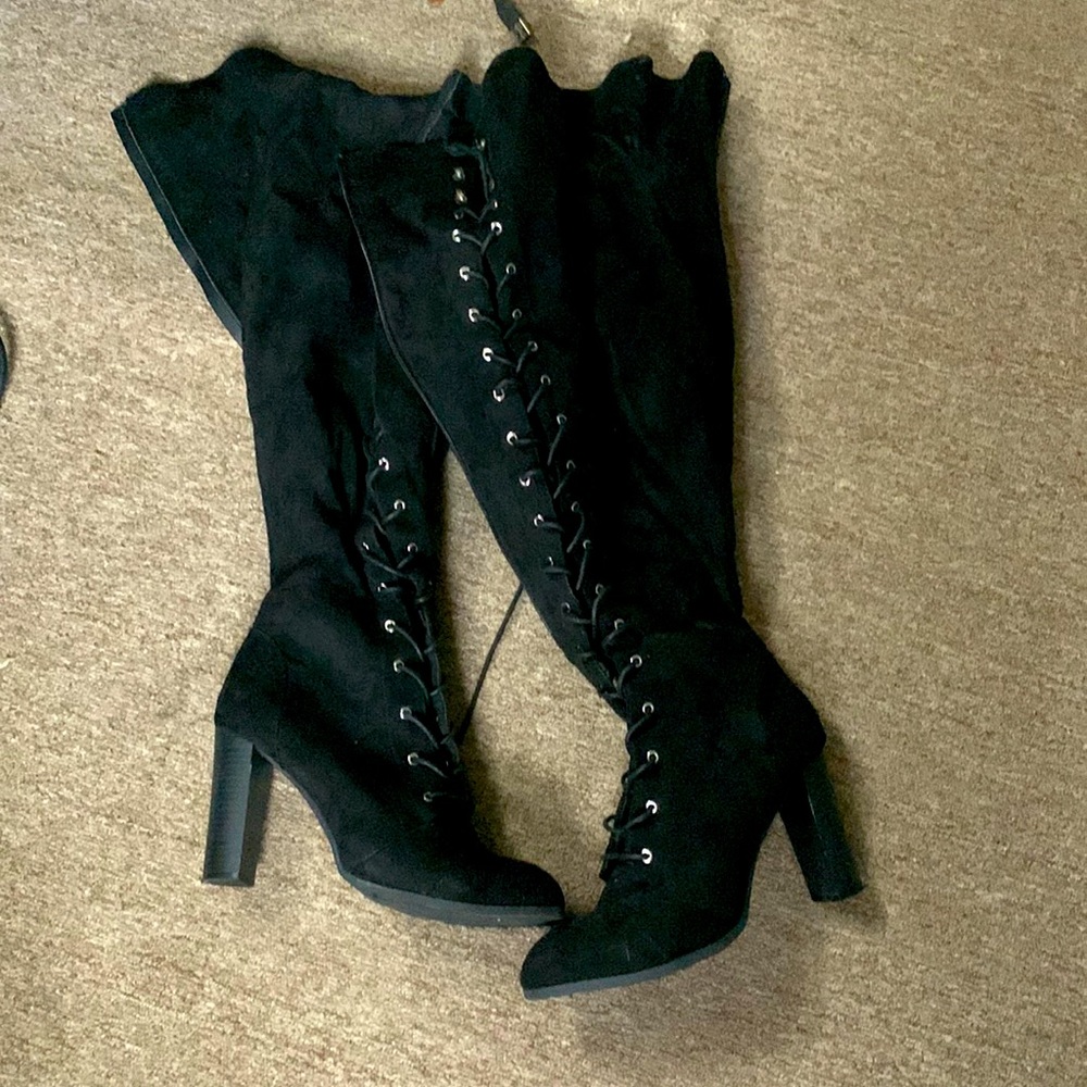 Used fashion nova boots super cute and comfortable only wore twice